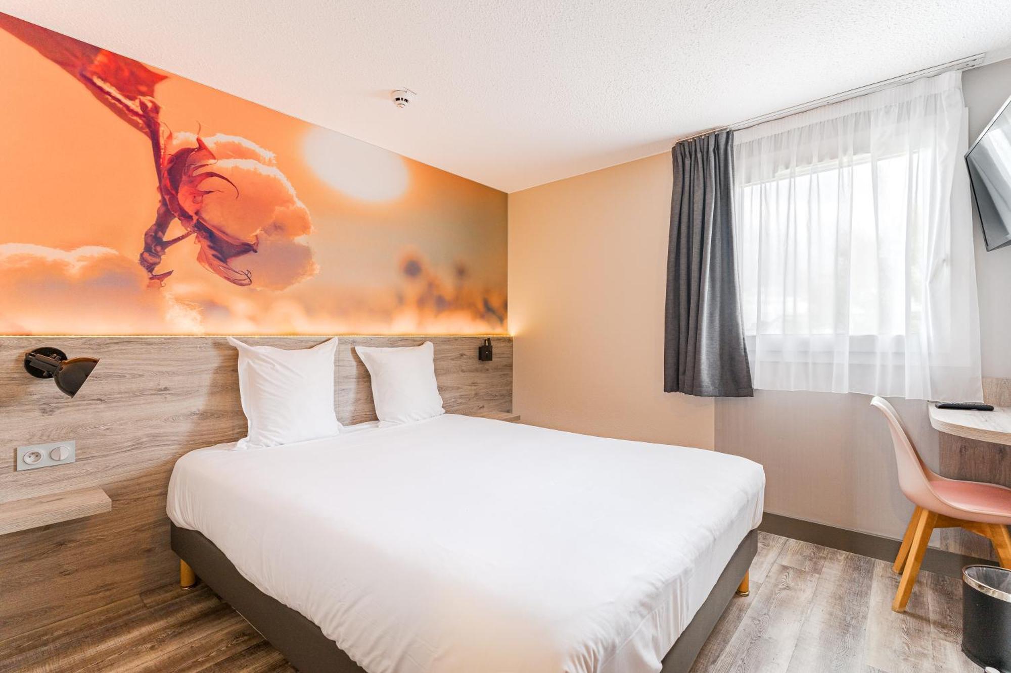 กีริอ๊าด ดีเร็ค ตูร์ ซุด - ชองแบร เล ตูร์ Hotel ช็องเบรย์-เล-ตูร์ ภายนอก รูปภาพ